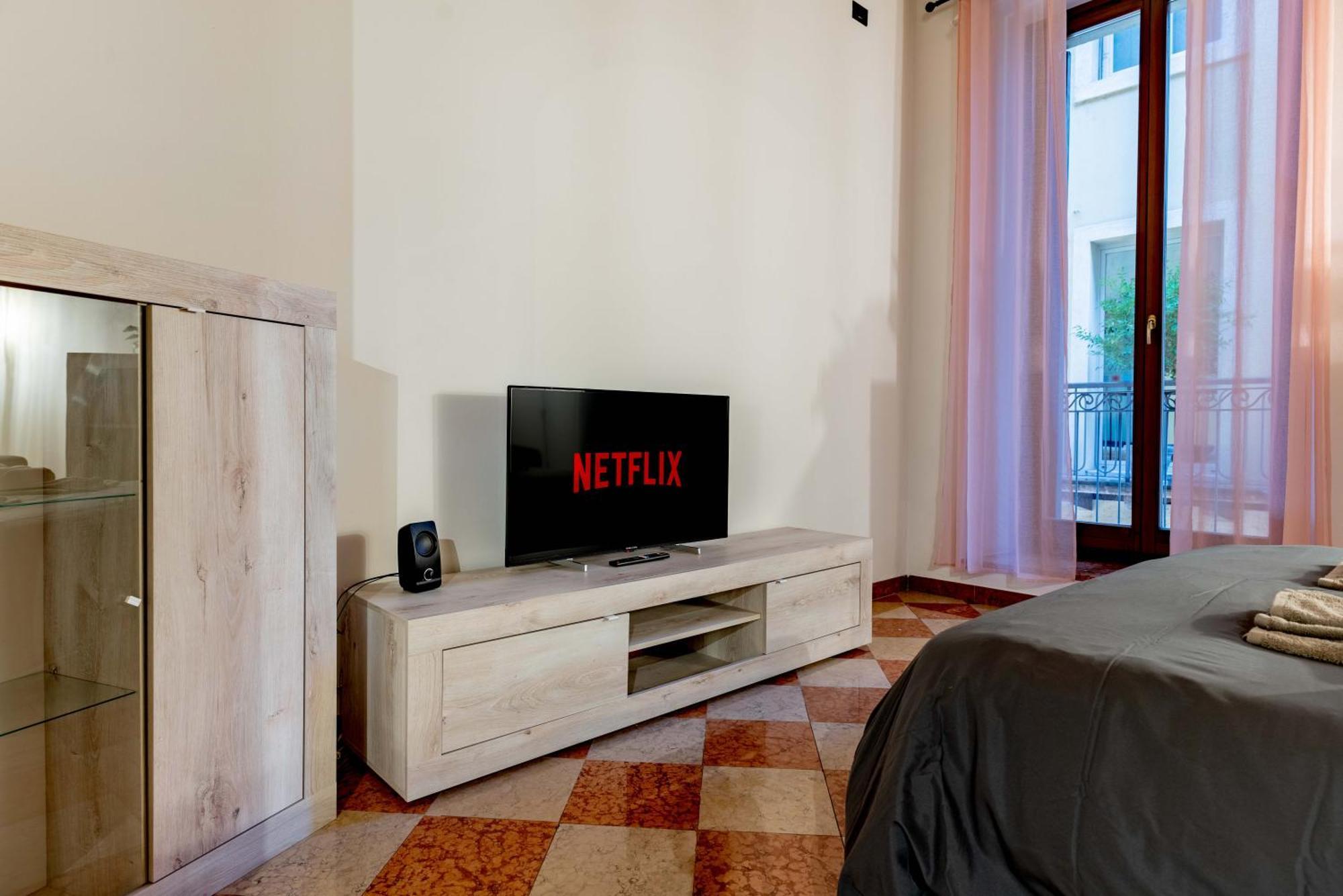 -Near Arena & Giuletta- Pet Friendly Mazzini Palace Верона Екстериор снимка
