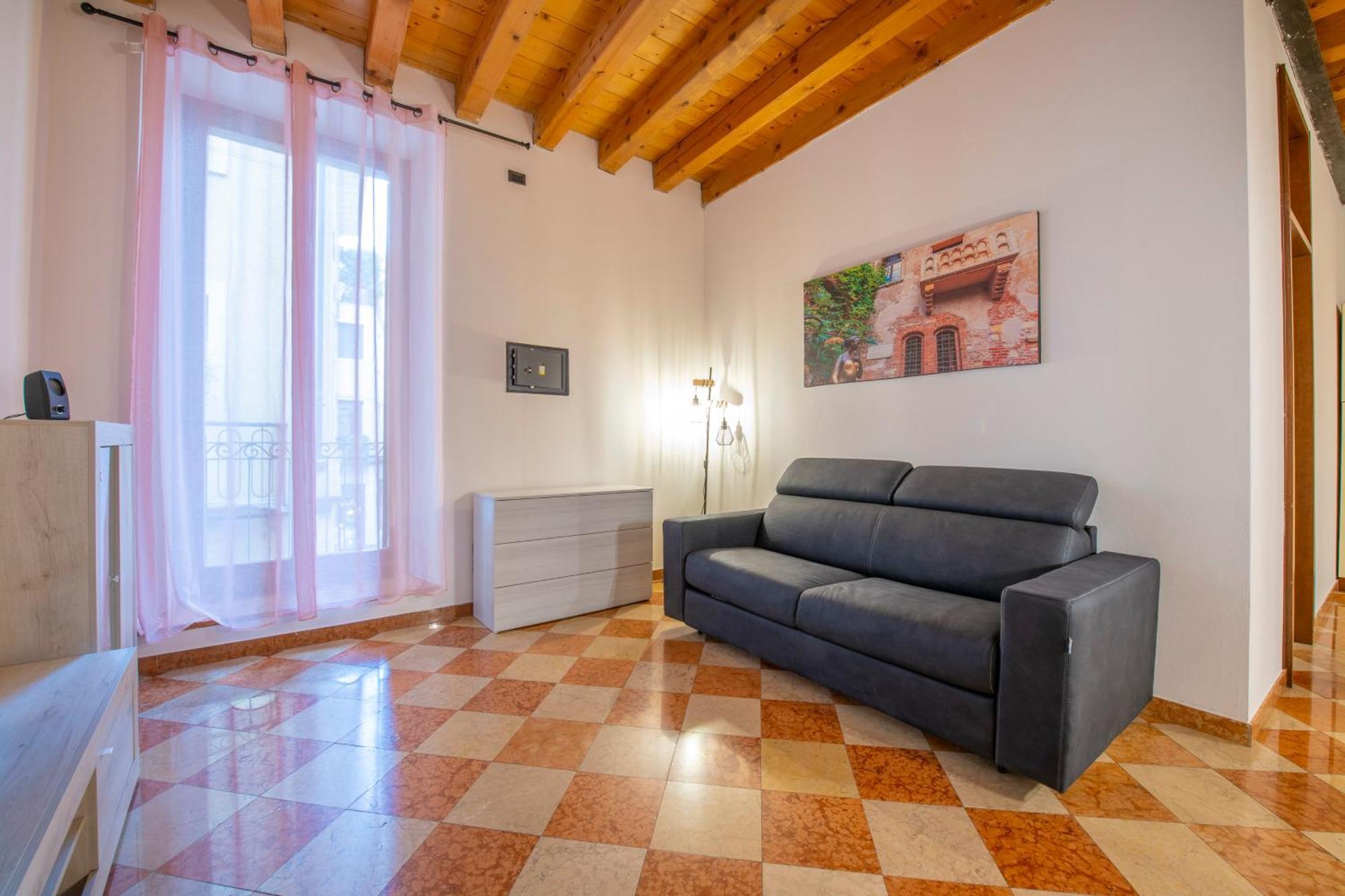 -Near Arena & Giuletta- Pet Friendly Mazzini Palace Верона Екстериор снимка