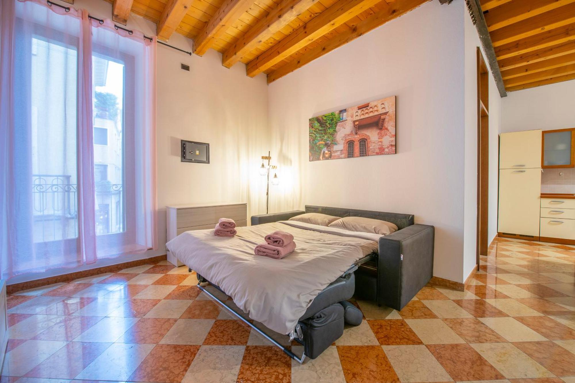 -Near Arena & Giuletta- Pet Friendly Mazzini Palace Верона Екстериор снимка